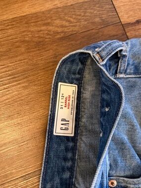 GAP women’s Medium-Light Blue barrel Jeans